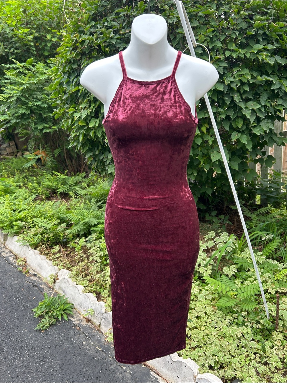 Joe & Elle Crushed Velvet Midi Dress in Burgundy